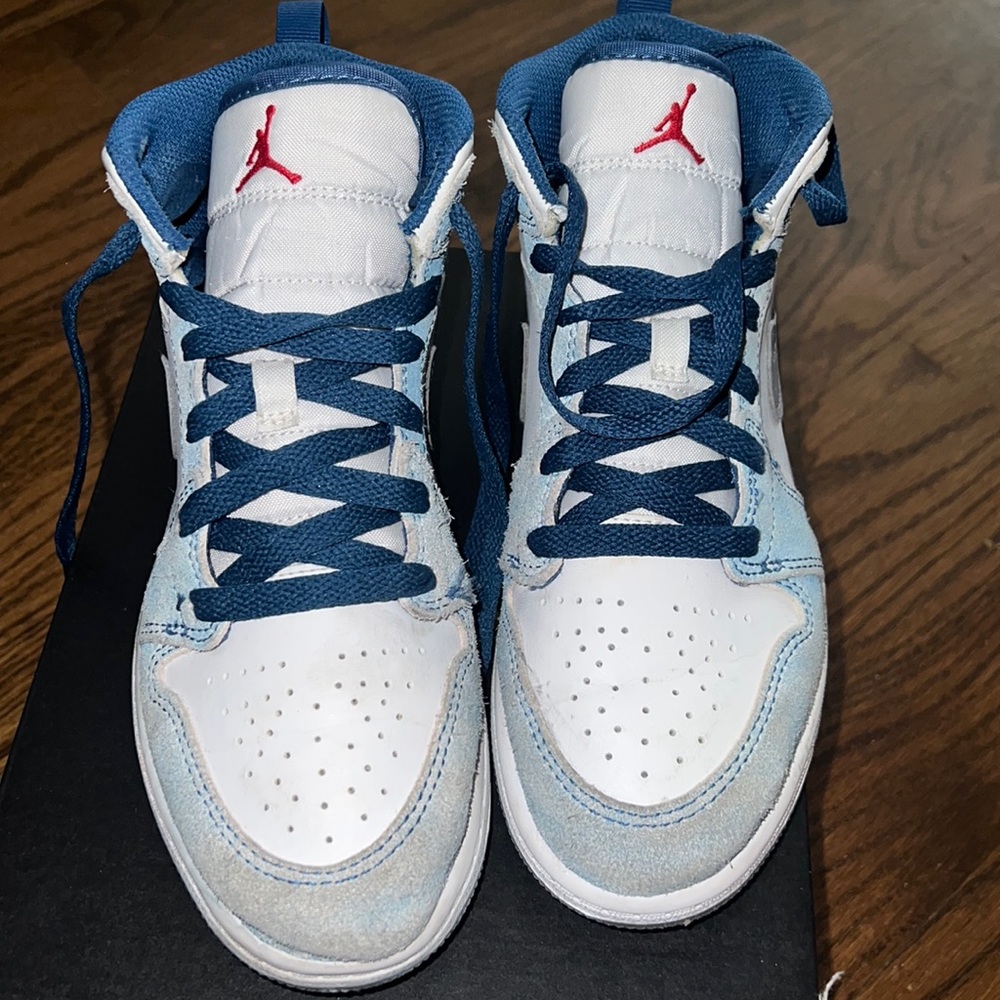 Jordan sneakers - worn a few times. Jordan 1 MID SE (PS) - Picture 2 of 10